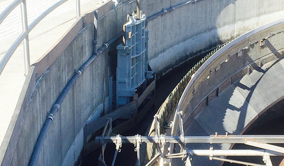 weir, part of a clarifier system used in water and wastewater treatment